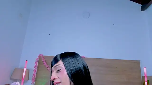 LaraRous webcam