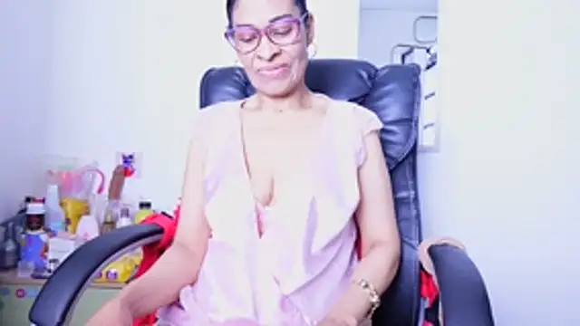 Aries_Mature webcam