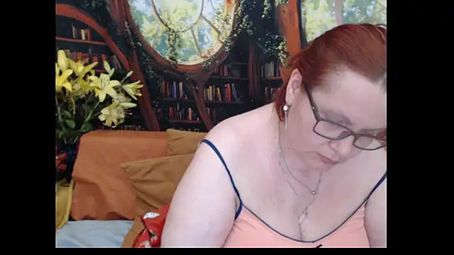 PlayfullMature webcam