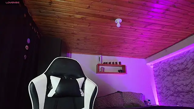 Camila_IRoose webcam