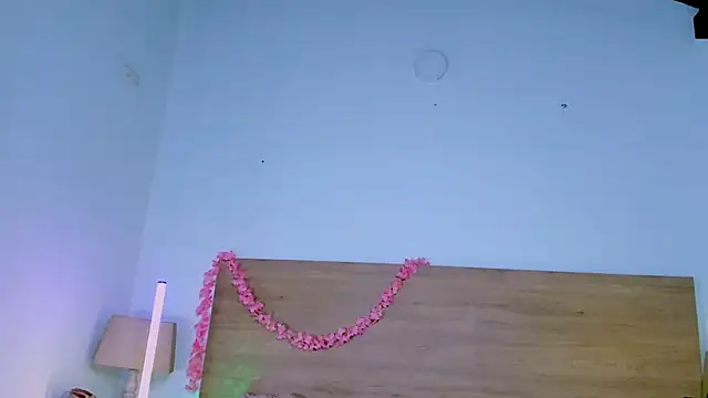 LaraRous webcam