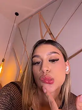 Sophie-velvet webcam