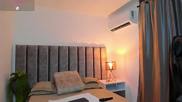 SamanthaSmithx live cam on StripChat