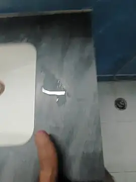 KeepCummingForYou73 webcam