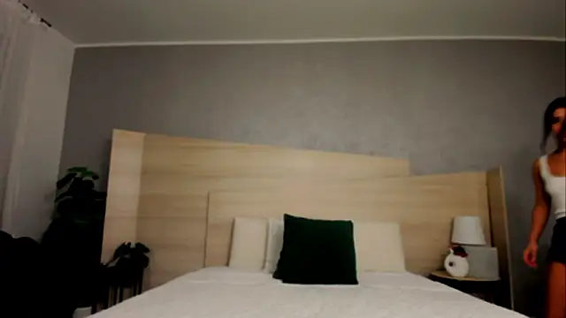 EllaWhiteX webcam