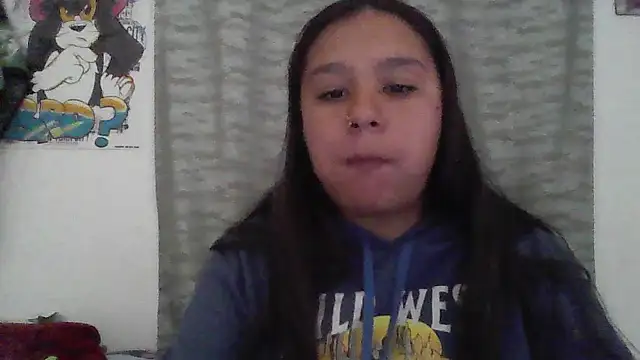 Charis_21 webcam