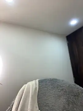MiaJones21 webcam