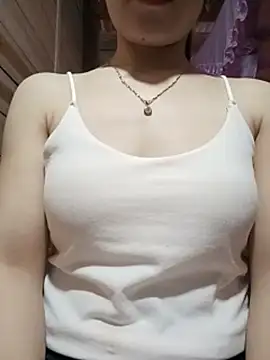 LucyyLy webcam