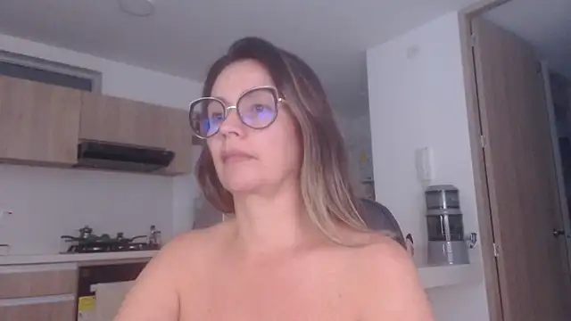 LovePaula webcam