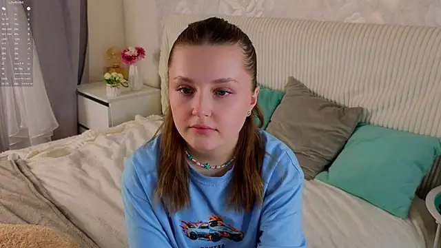 LorriMonz webcam