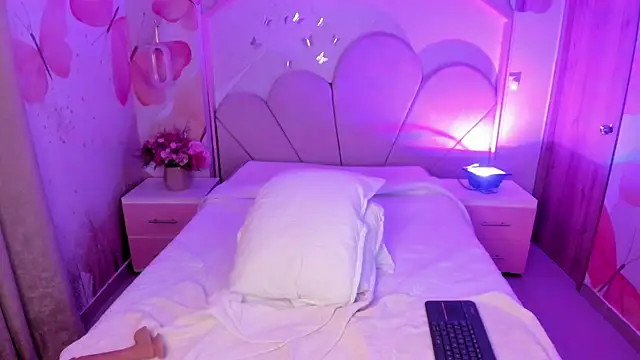 Millieskinny18 webcam