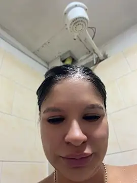 Elara_Luxe webcam