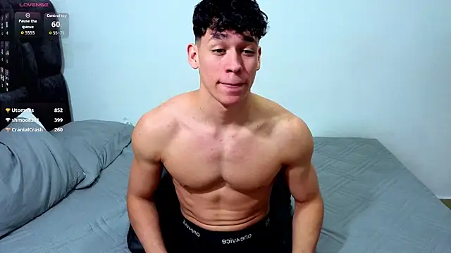 Luke_Muscle webcam