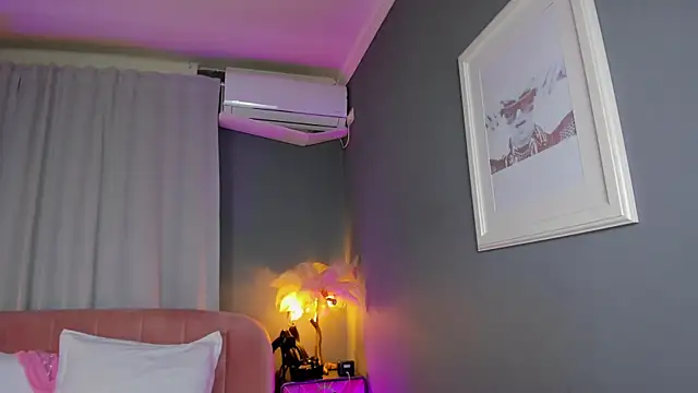 AmedeeaBanks webcam
