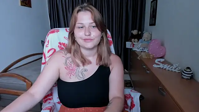 NoraLiin webcam