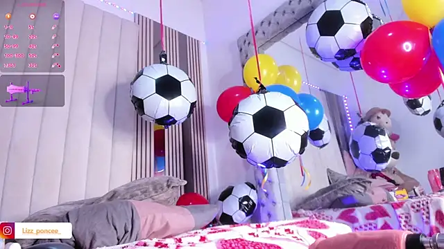 Lizzy_Poncee webcam