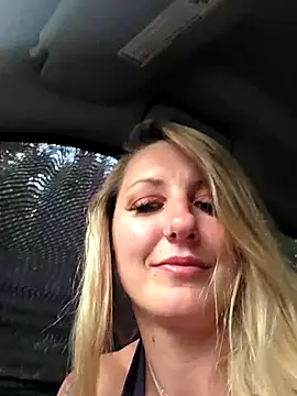 SheIsSomething webcam