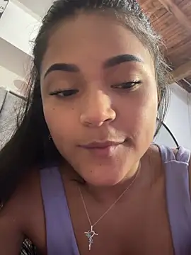 Ariaanaa_grey webcam
