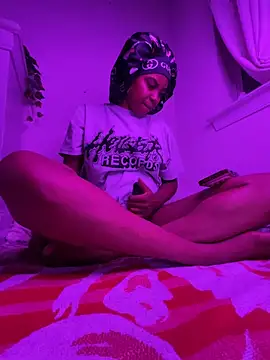 TheRealOshunQueen webcam