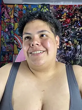 Hailey_Curvy webcam