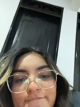 Cat2525 live cam on StripChat