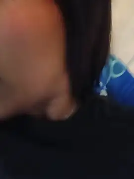 Vikyvoyeur live cam on StripChat