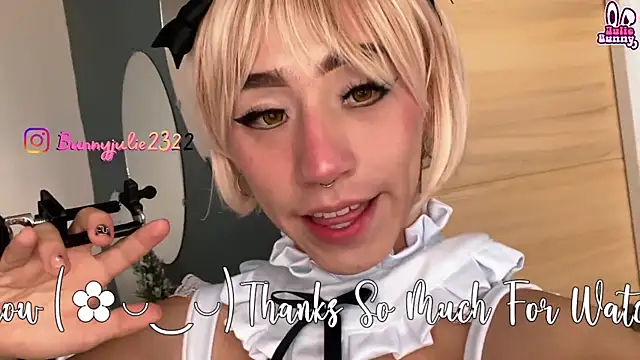 Littlebunny21 live cam on StripChat
