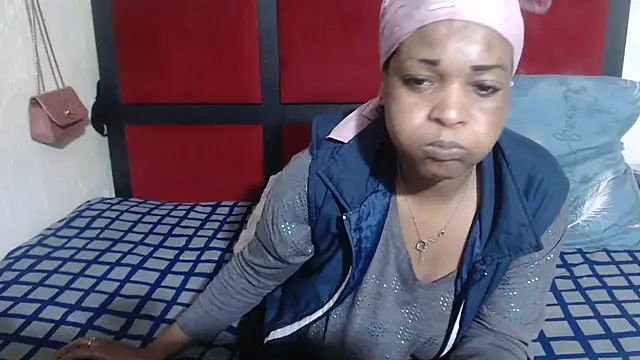 MaximTease24 webcam