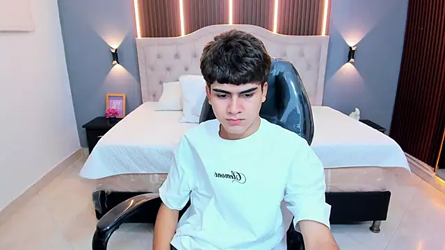 Tommy18__ webcam