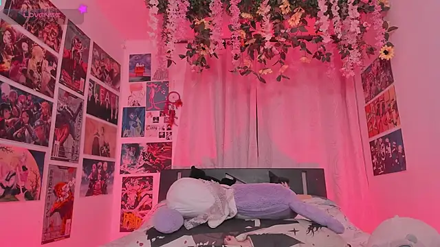 MissCurvyTop webcam