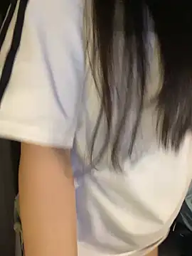 Elise68 live cam on StripChat