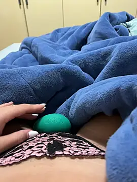 delicinha2504 webcam