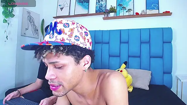 STRANGER_BOYS webcam