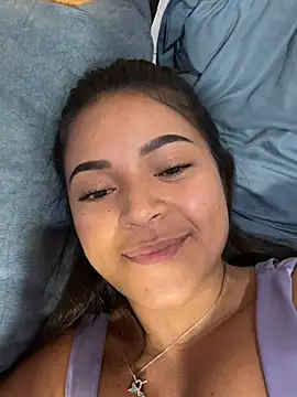 Ariaanaa_grey webcam