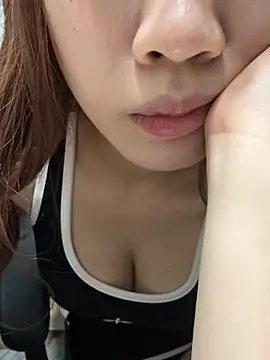 LylyPink68 webcam