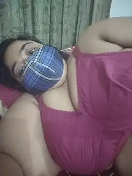momo_loves webcam