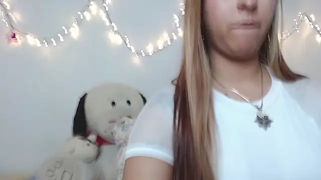 Ximena_Pink1 webcam