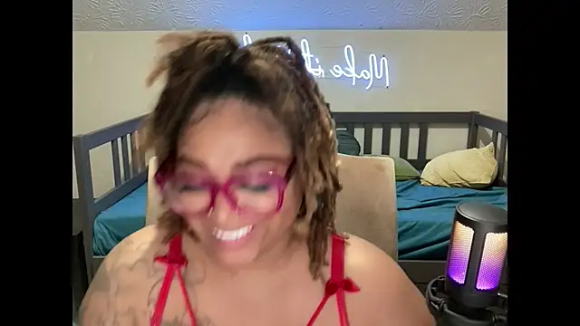 FaeAfterDark webcam
