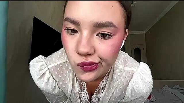 kamila_18_french webcam