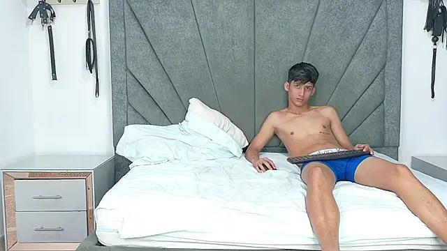 FantasyCouple_OS webcam