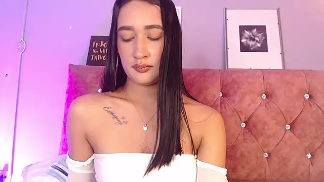 Nikirouse live cam on StripChat