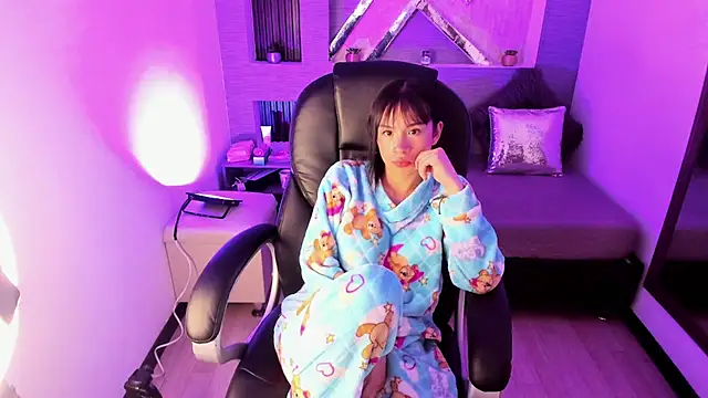 Hanna_Bloomm live cam on StripChat