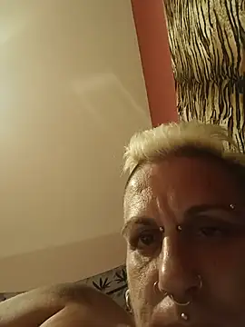chubbynomada live cam on StripChat