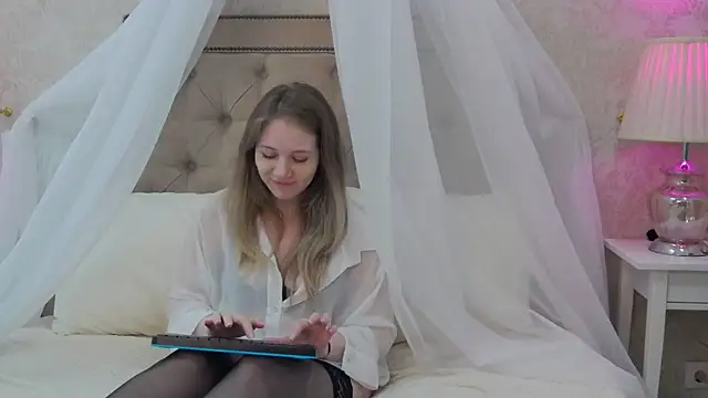 VeraHaze live cam on StripChat