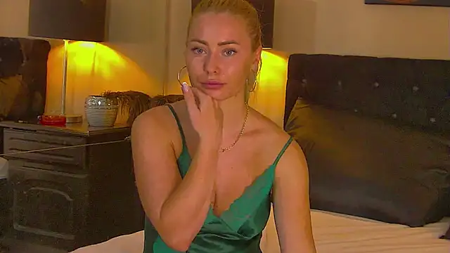 MisshaNight webcam
