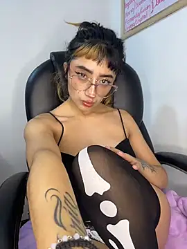 baby_akuma webcam