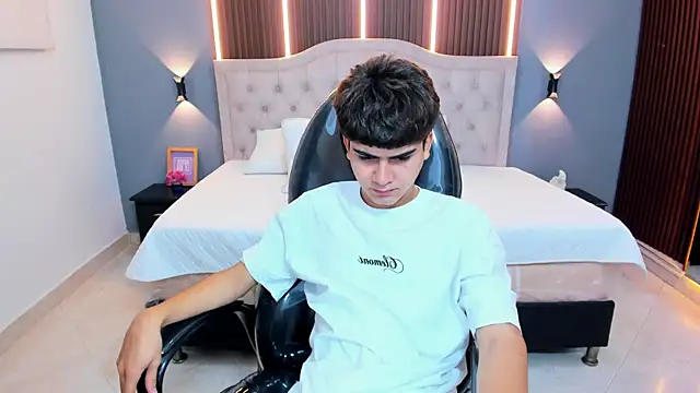 Tommy18__ webcam