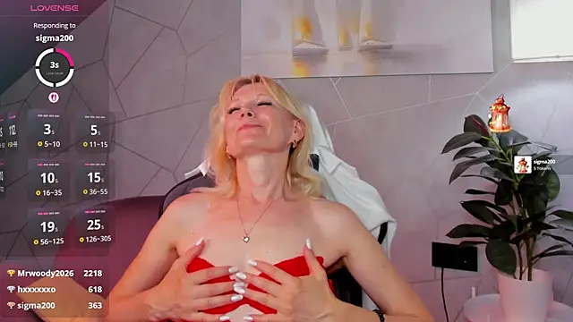 Julie_Lucas webcam