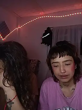 AlexxaAndRileyy webcam