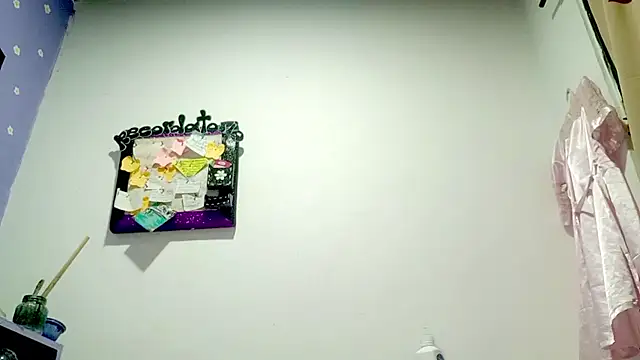 PetiteIvoryQueen19 webcam
